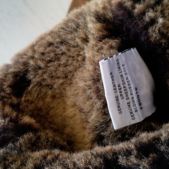 Uggs, metallic bronze tall boots, size 9, good condition - Picture 4 of 5